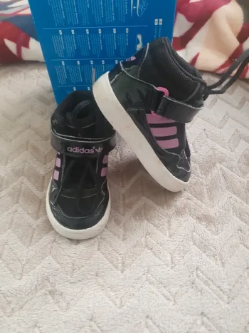 Baskets adidas bébé fille