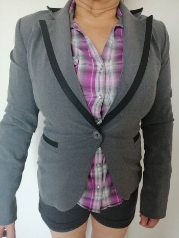 Veste noire et grise foncée