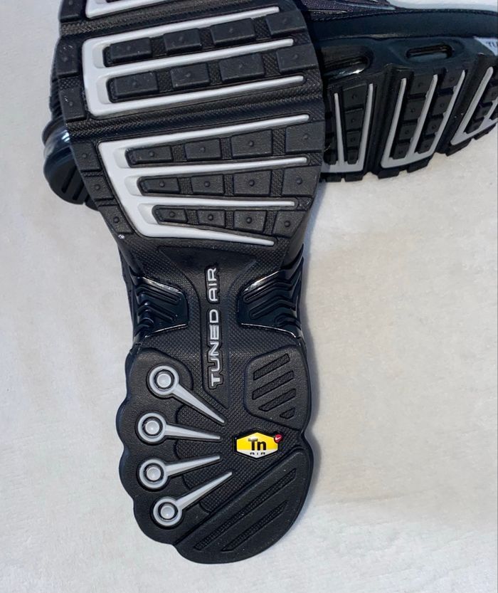 Nike Air Max Plus Tn colorway Triple Black - photo numéro 8