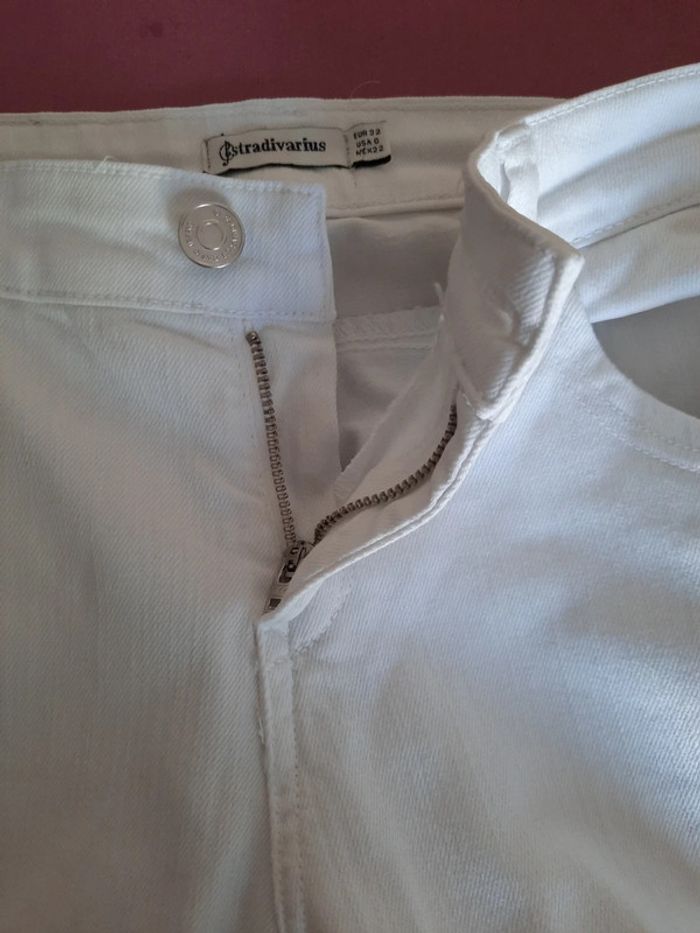 Jean troué Stradivarius taille 32 - photo numéro 16