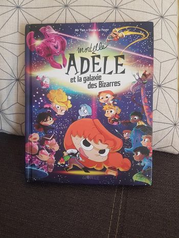 Livre Mortelle Adèle et la galaxie des Bizarres