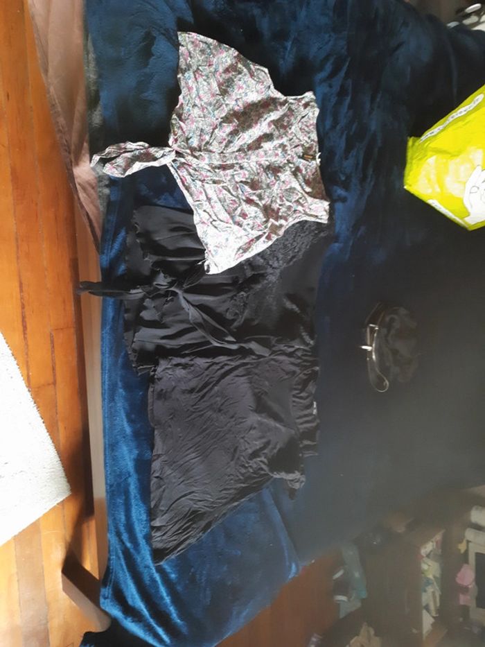 3 t-shirts