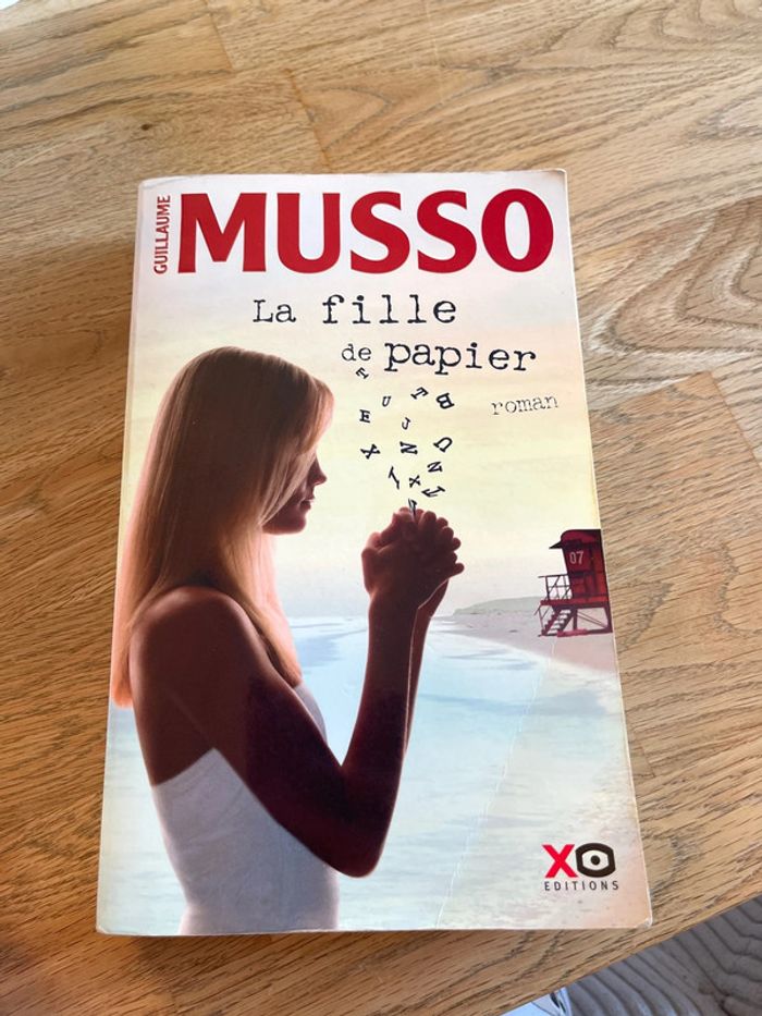 Livre MUSSO , la fille de papier