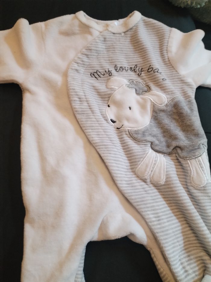 Lot pyjamas 1 mois - photo numéro 4