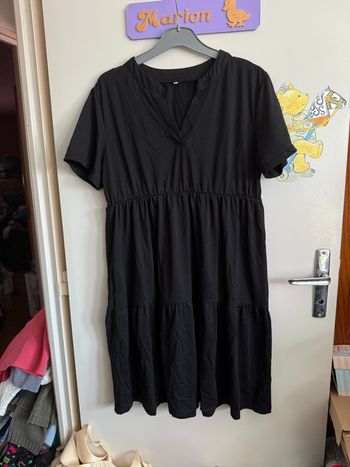 Robe noire à manches courtes, taille M