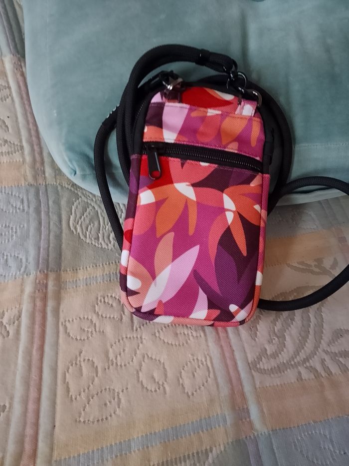Pochette téléphone Cabaïa montreuil - photo numéro 2