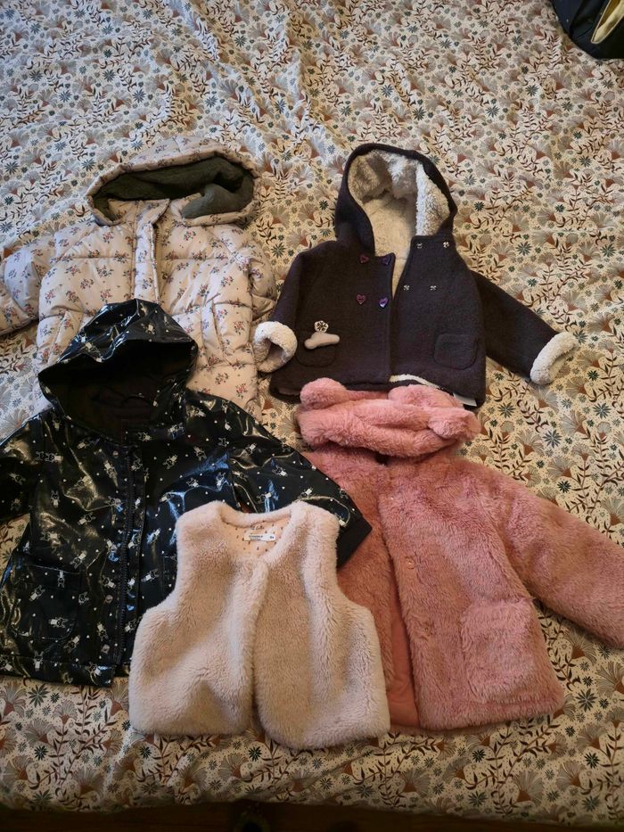 Lot de manteaux  hiver bebe fille 12 mois - photo numéro 4