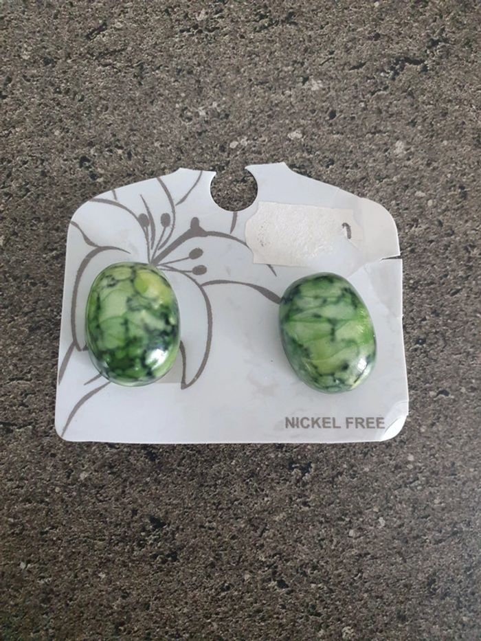 Boucles d'oreilles à pinces.