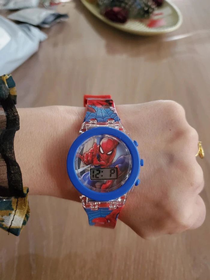 Montre enfant Spiderman toute neuve - photo numéro 3