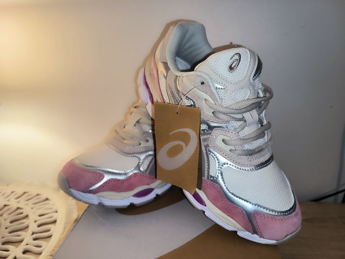 Basket Asics neuf - photo numéro 2