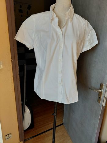 Très belle chemise manches courtes femme T 46