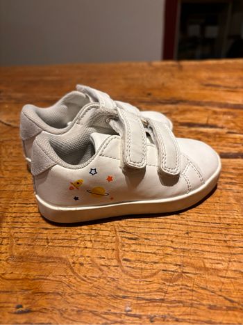 Chaussures blanches baskets enfant taille 21