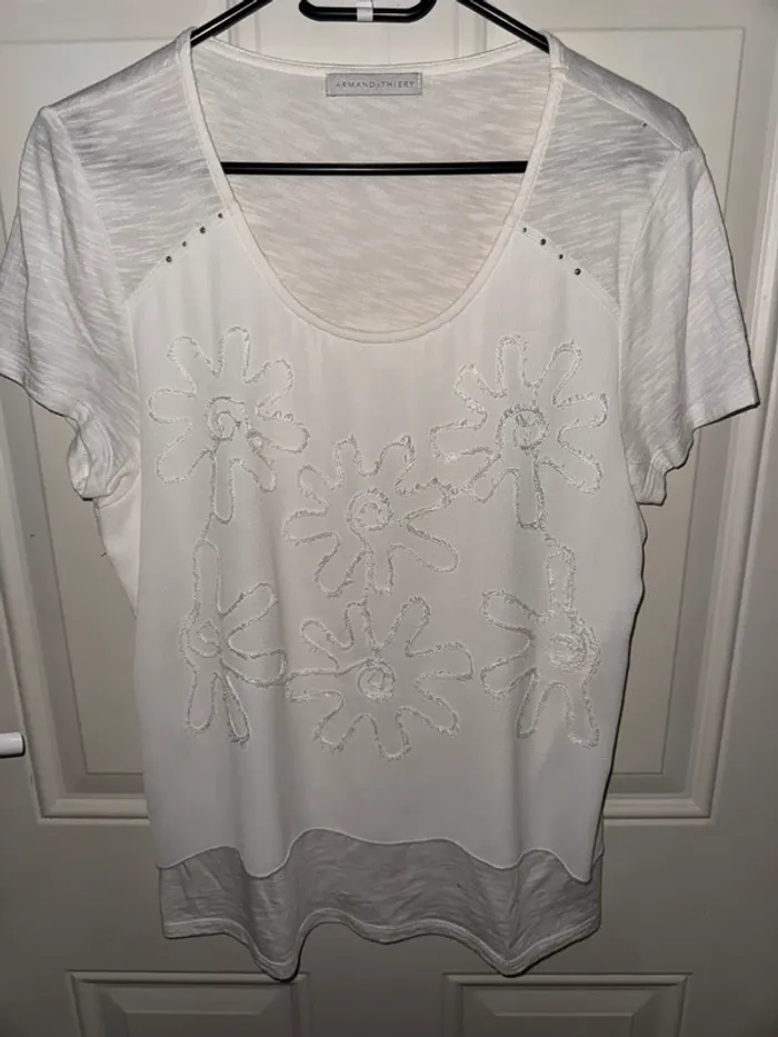 Haut blanc marque Armand Thiery taille 5