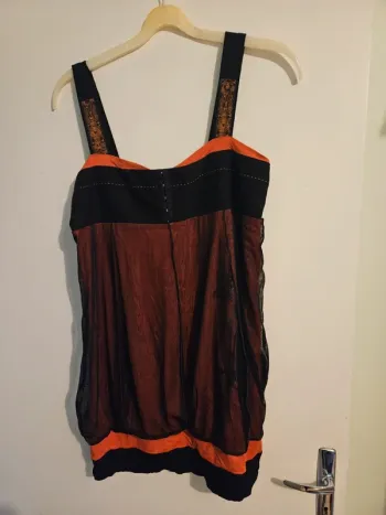 Tunique noire et orange