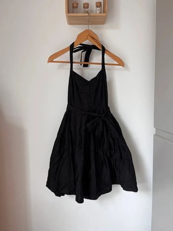 Robe noire dos nu pin up