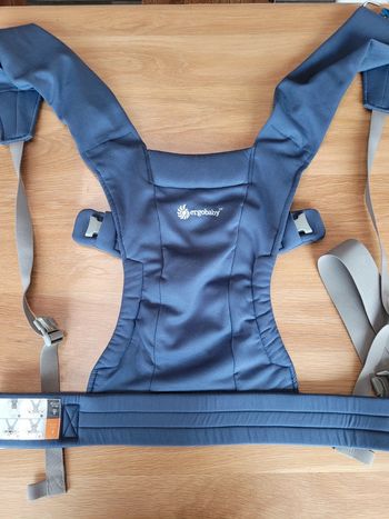 Porte-bébé ergobaby embrace spécial nouveau né