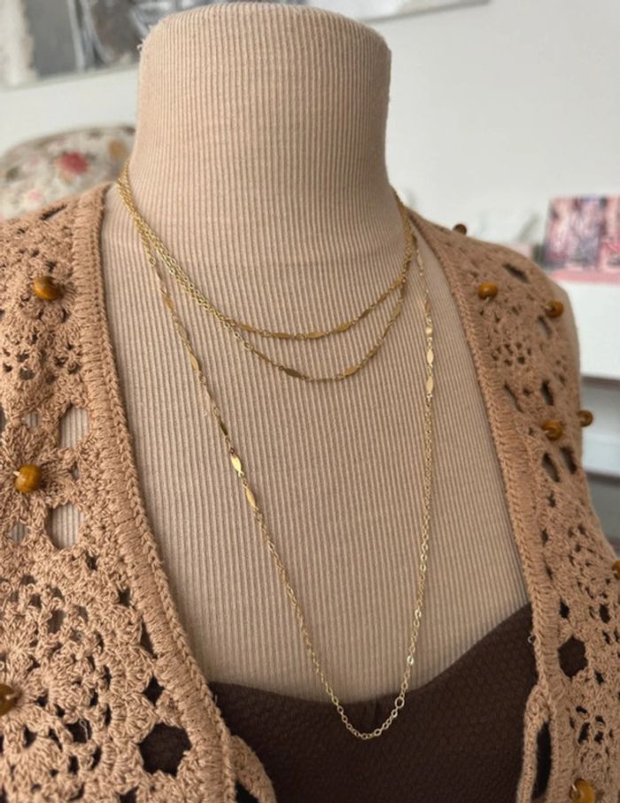 Collier sautoir a plusieurs rangs en laiton couleur or