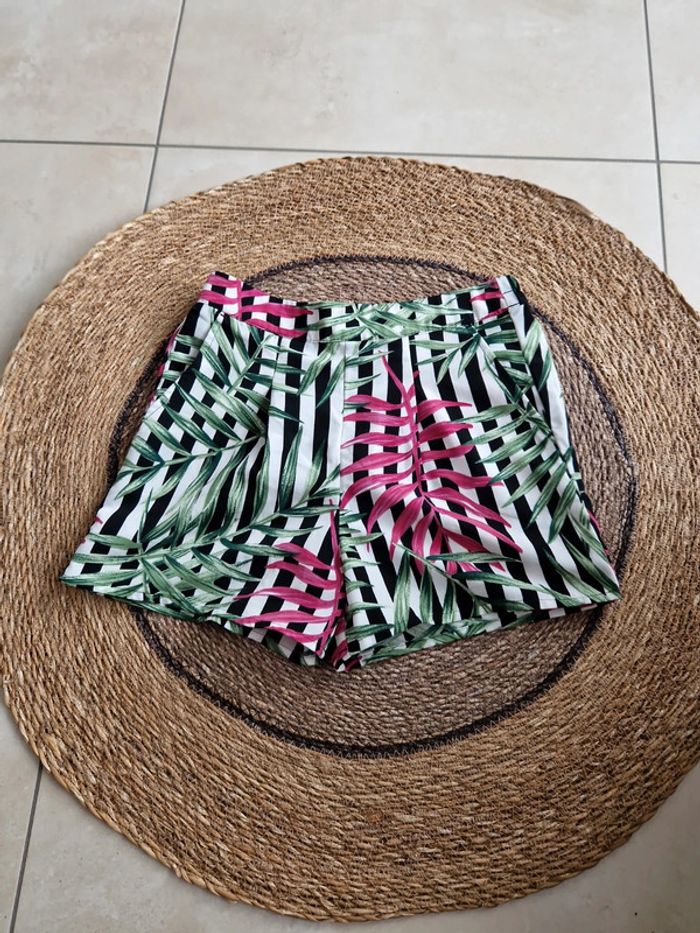 Joli short original taille 36