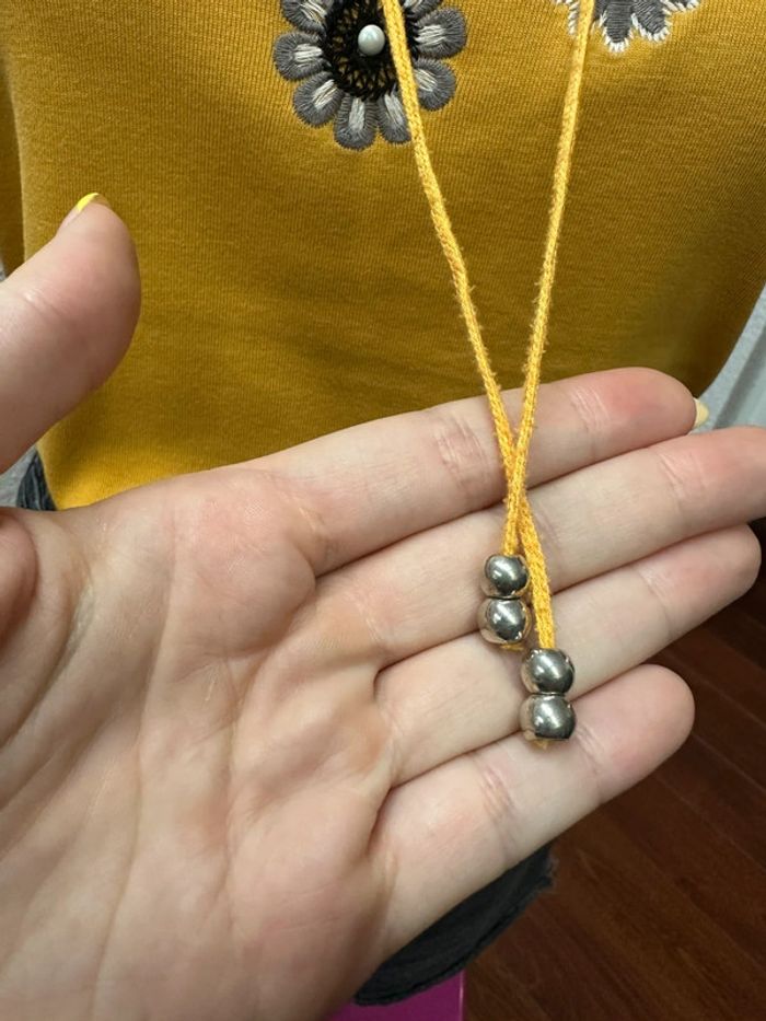 T-shirt jaune avec fleurs brodées et laçage - photo numéro 3