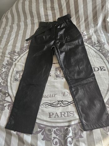 Pantalon noir simili cuir taille M
