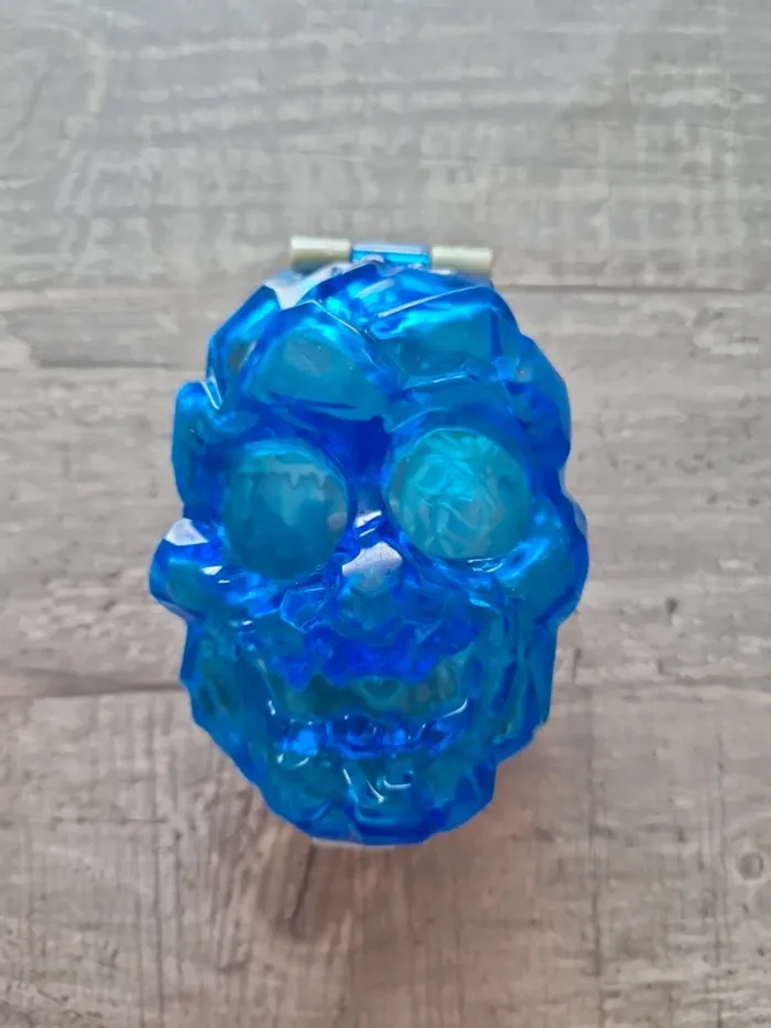 Ice blue skull mighty max vintage