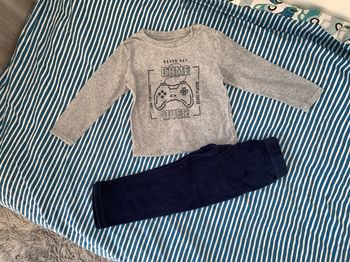 Pyjama velours garçon 4 ans Orchestra – doux et chaud, motif manette de console 🎮