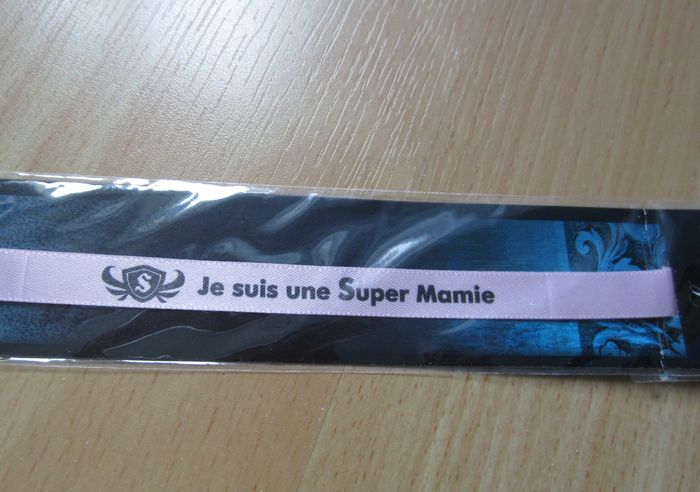 Bracelet satin : "Je suis une super mamie"