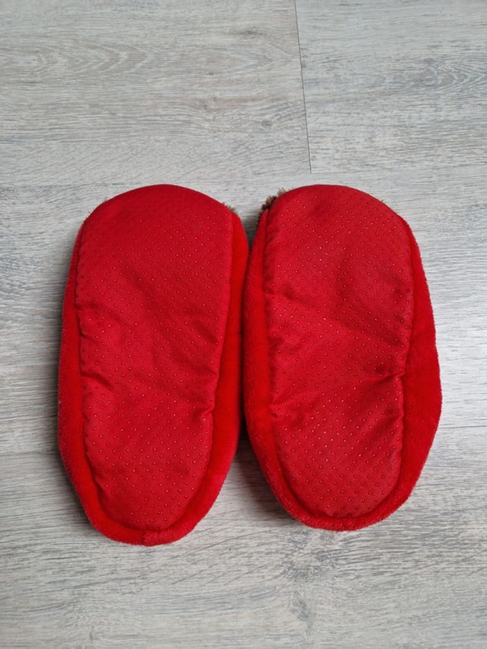 Chaussons neufs antidérapants rouge avec motif renne - photo numéro 2