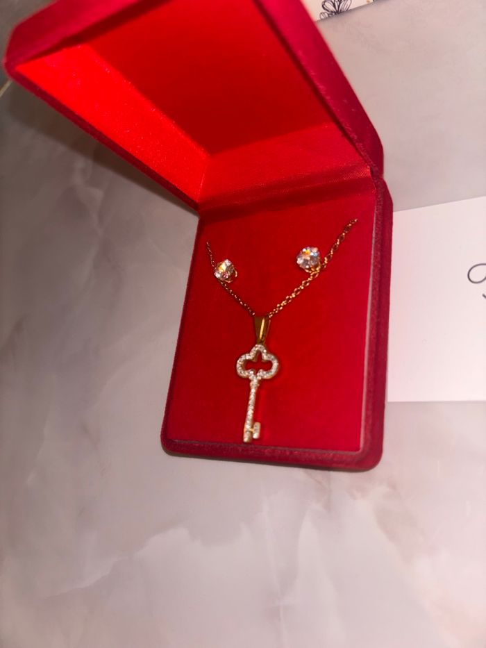 Parure Collier + Boucles d’oreilles – Pendentif Clé – Neuf - photo numéro 6