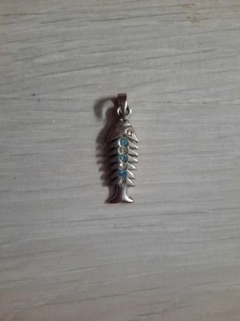 Pendentif arête de poisson ou en 🎁