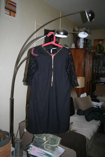 🌸Robe noire à dentelle et zip "Blanche porte" Taille 46 🌸