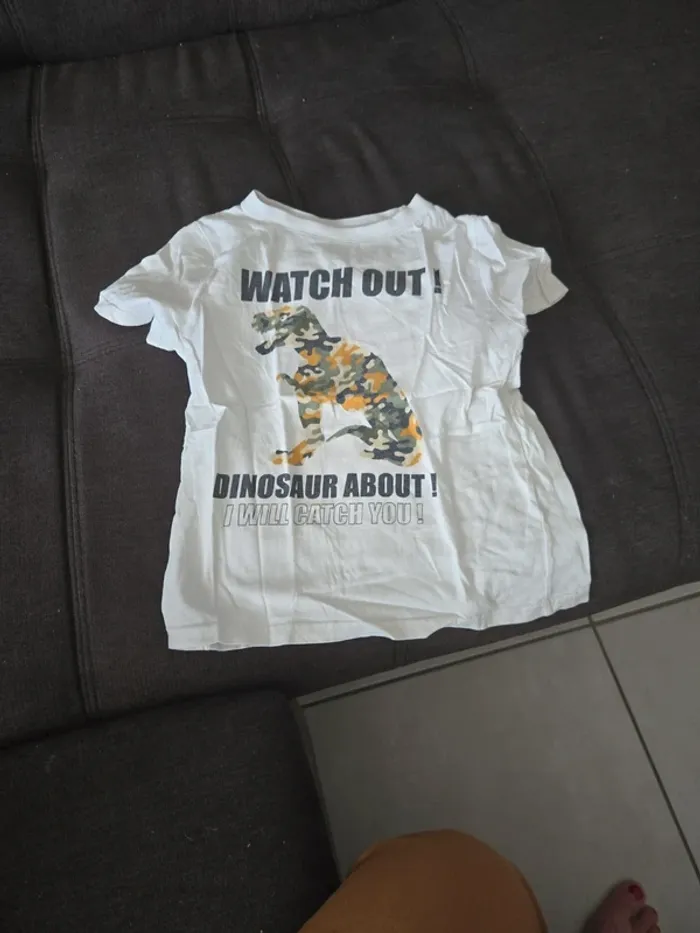 T-shirt blanc taille 6 ans