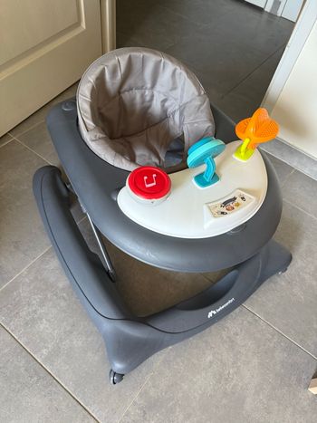 Trotteur bébé confort