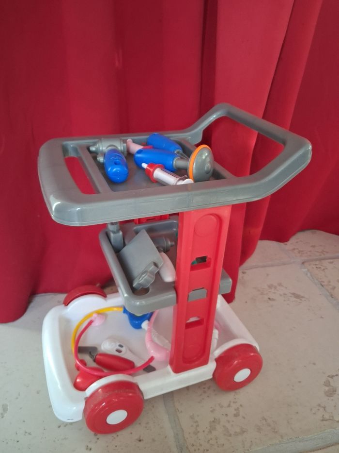 Chariot de médecin et accessoires