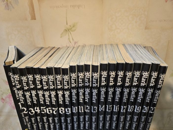 Lot 21 manga Black butler dont t1 collector - photo numéro 3