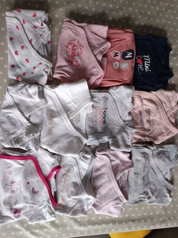 Lot 12 bodies 1 mois Gémo Kiabi 