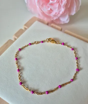 1 bracelet dorée en acier inoxydable 
🌸 perles en résines Violettes style gigi C zag