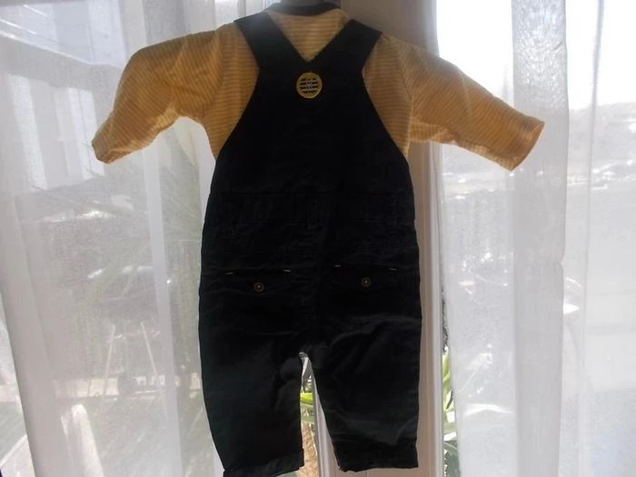 Salopette avec tee shirt - photo numéro 2