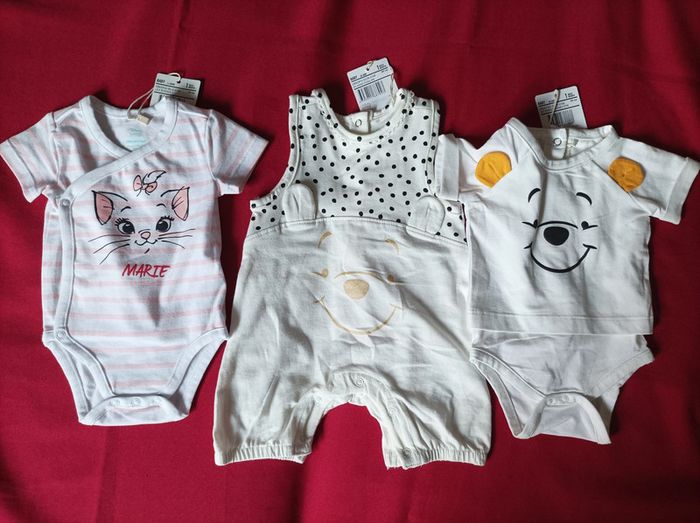 lot 2 bodys + 1 combishort 1 mois neuf