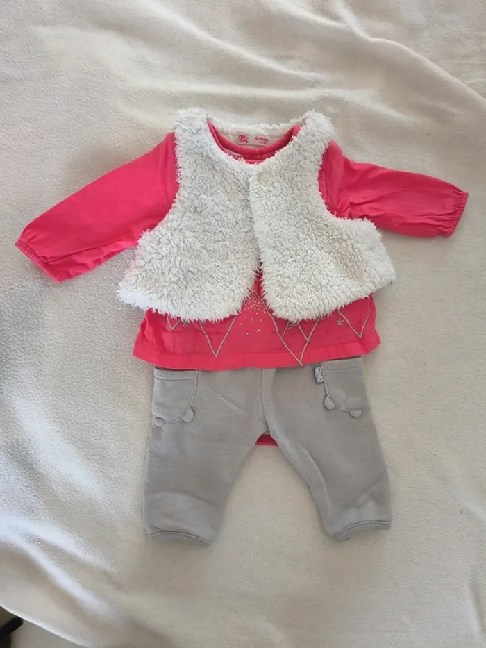 Ensemble 1 mois pantalon, combinaison body et boléro - photo numéro 2