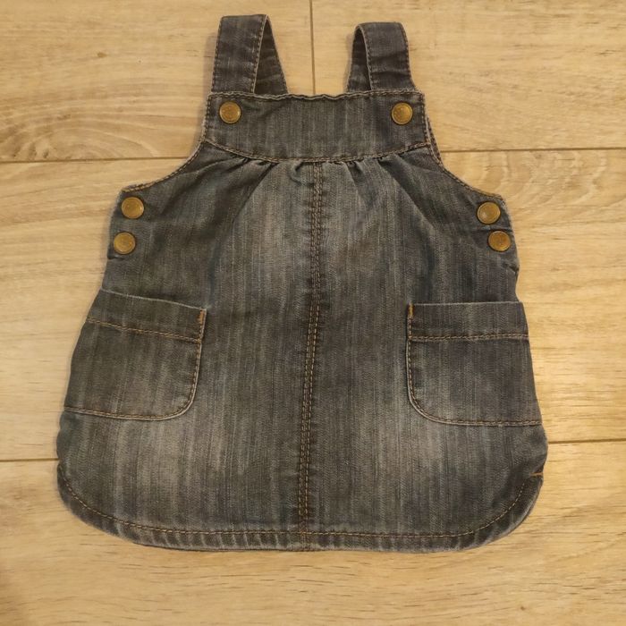 Petite robe salopette en jean
