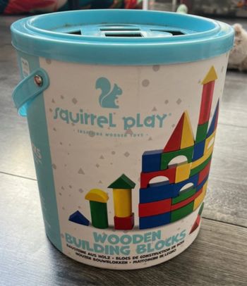 Blocs de construction en bois de Squirrel play
