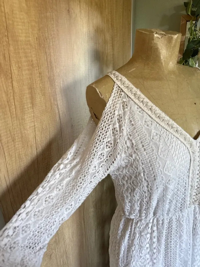 Magnifique robe dentelle et doublée avec épaules dénudées femme - photo numéro 3