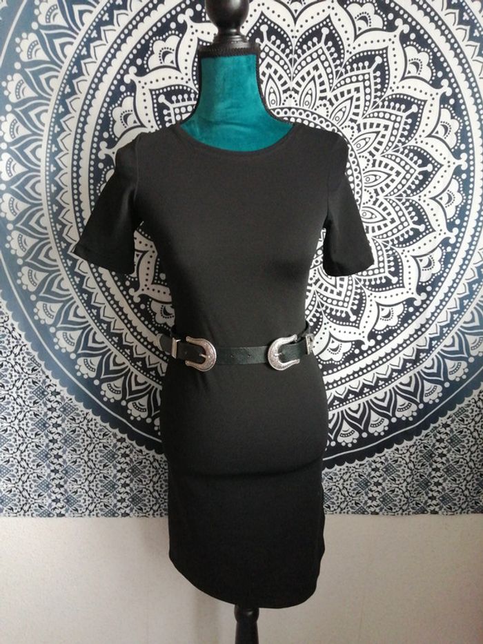 Robe noire moulante manches courtes fente sur le côté / Clp/ (XS) - photo numéro 2
