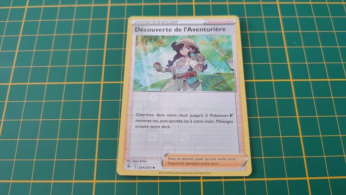224/264 Carte Pokémon Découverte de l'Aventurière reverse Epée Bouclier EB08 Poing de Fusion #B10