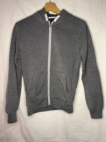 Gilet gris à capuche