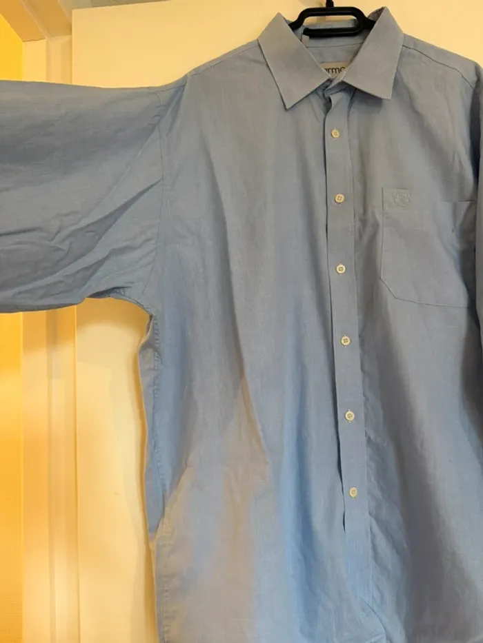 Chemise bleu vintage  en bon état taille 46 armorial - photo numéro 2