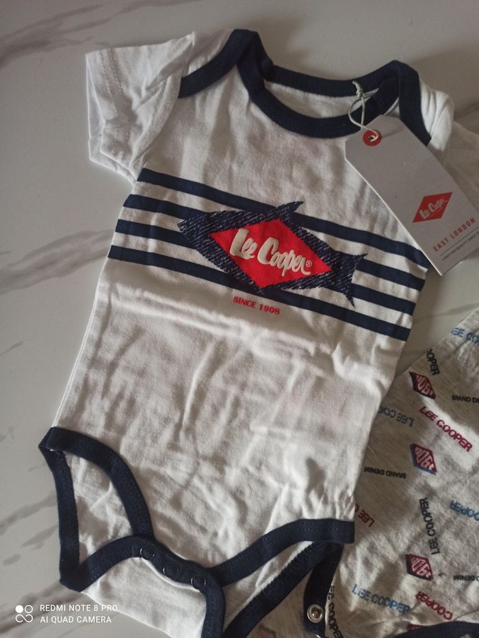 Lot 2 boddys. 6mois - photo numéro 2