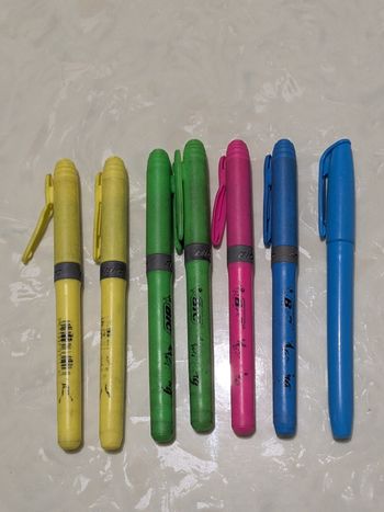 Lot de 7 stylos Surligneurs BIC, jaune, vert, rose, bleu.