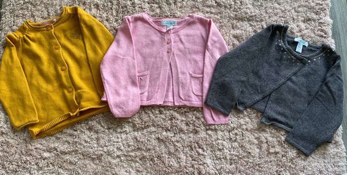 Lot de 3 gilets Gémo et Obaïbi 12 mois
